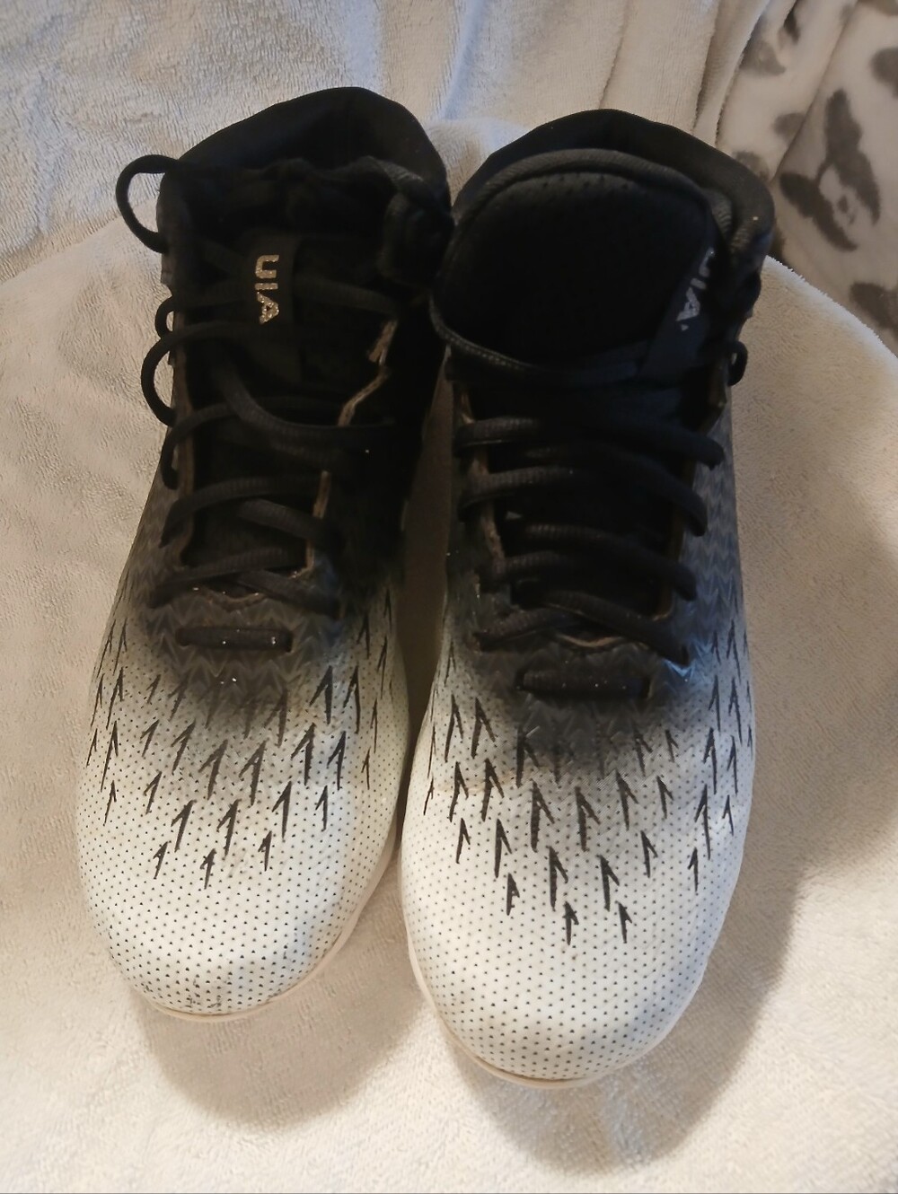 Under Armour Size 8.5 Black & White Spotlight Franchise Cleats     FF#376